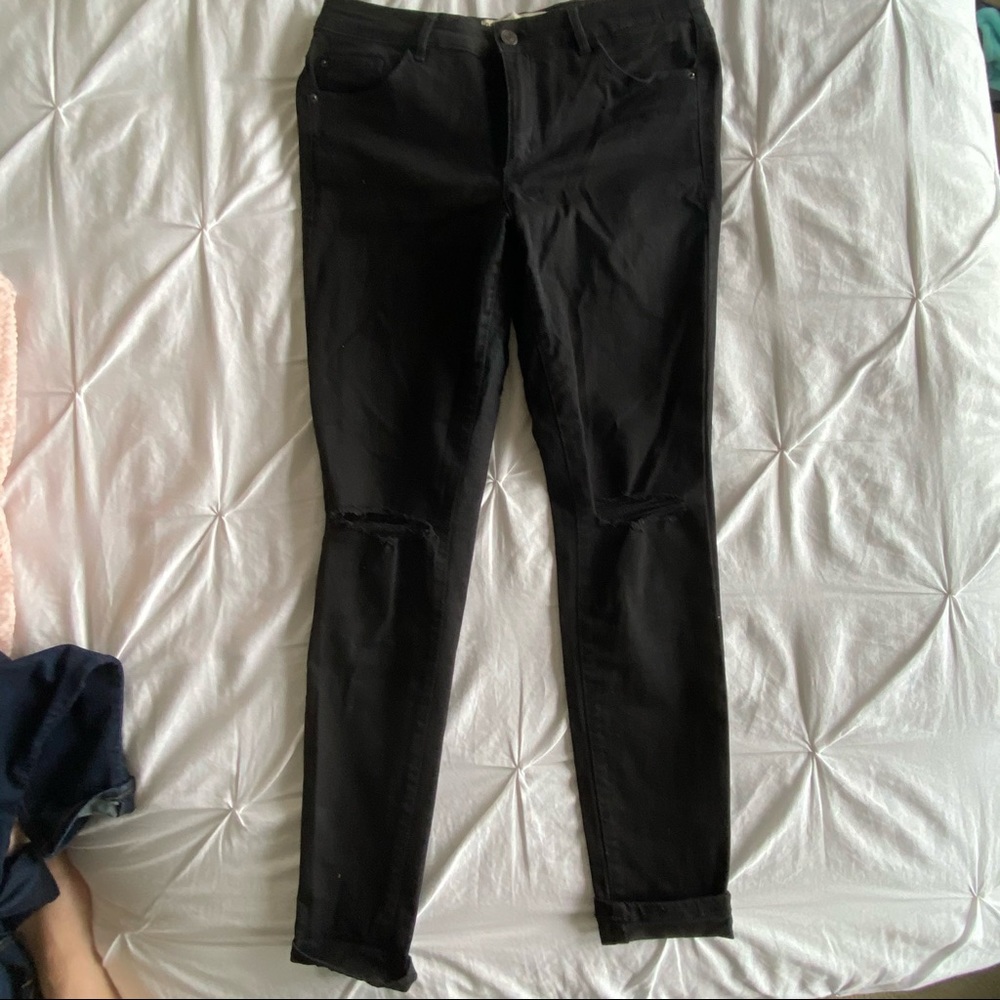 Ripped knees Garage Jeans